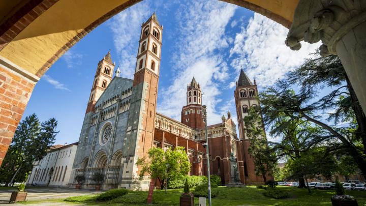 Basilica di Sant'Andrea. Archivio Fotografico ATL Terre dell'Alto Piemonte