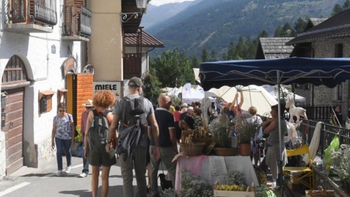 Mercatino Les Arnauds 1 1 1