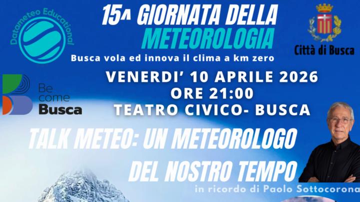 Scritte, loghi, foto di un uomo a mezzo busto e della cima di un monte