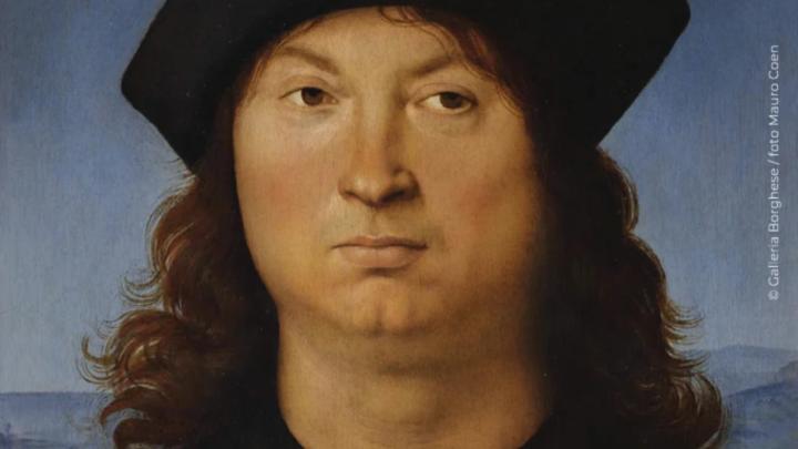 Paritcolare di dipinto antico con volto di uomo dai capelli lunghi ondulati e con berretta nera