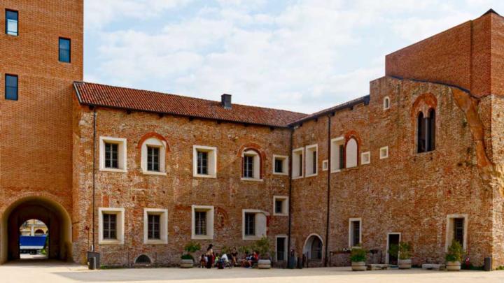 Castello di Novara, Torre e Rocchetta (ph. Ezio Racchi, particolare)