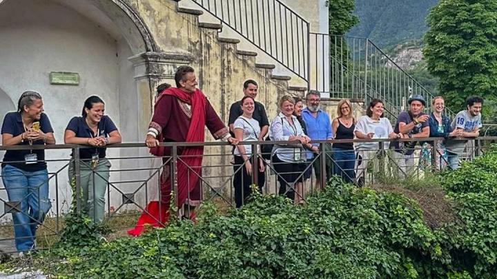 momento della visita guidata con attore in costume