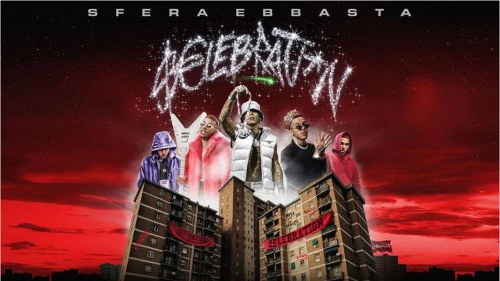 Banner ufficiale del tour, particolare Illustrazione digitale: nome del cantante, foto del cantante con diversi costumi su gruppo di condomini con striscioni su fondo rossastro