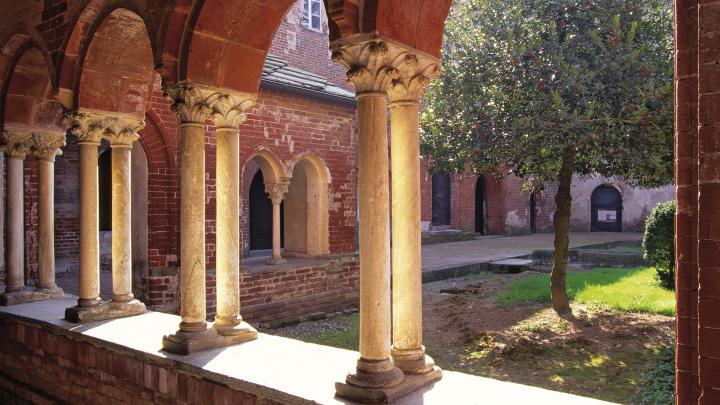 Abbazia di Staffarda, Chiostro Immagine del chiostro dell'Abbazia di Staffarda